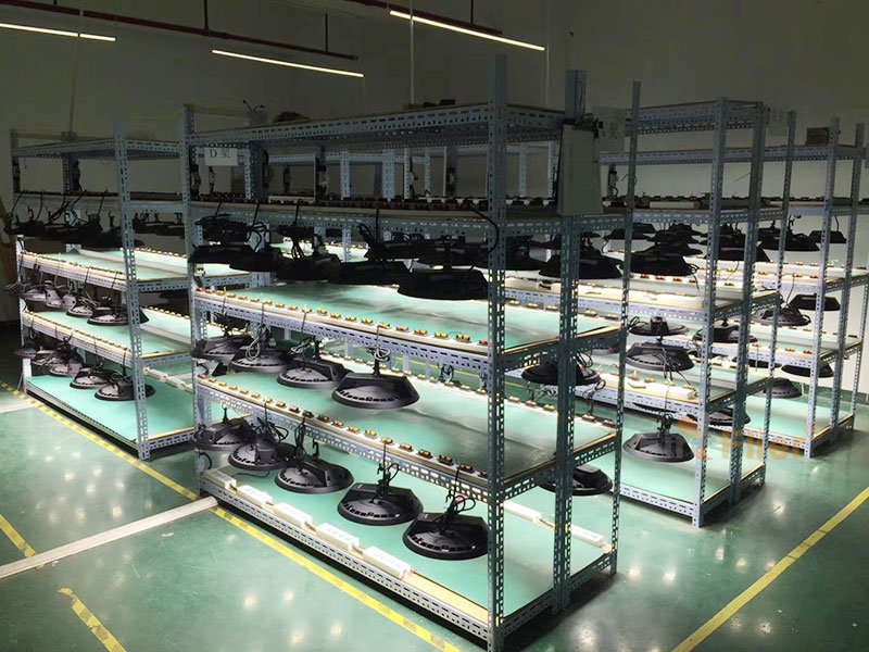 LED High Bay Fixtures aging test