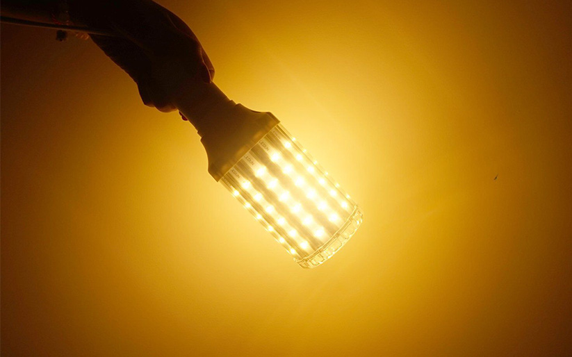 Lighting limited. Лампа освещает путь. Коммерческие светильники. Led Corn Lamp. 90 SMD led-лампа.